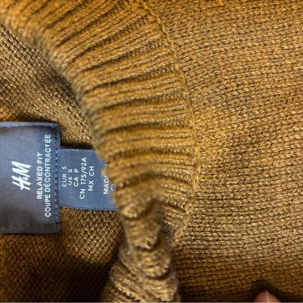 H&M Women’s Tan Crewneck Sweater - Picture 3 of 3